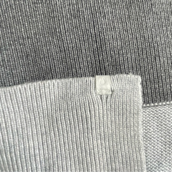 Lululemon Opened Up Poncho - Picture 4 of 10